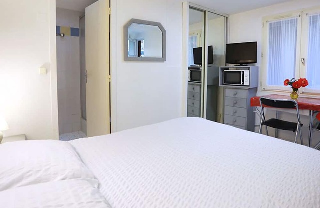 Comfortable Studio in Dax – Perfect for 2 Guests, Wi-Fi, Close to Thermal Baths & Beaches