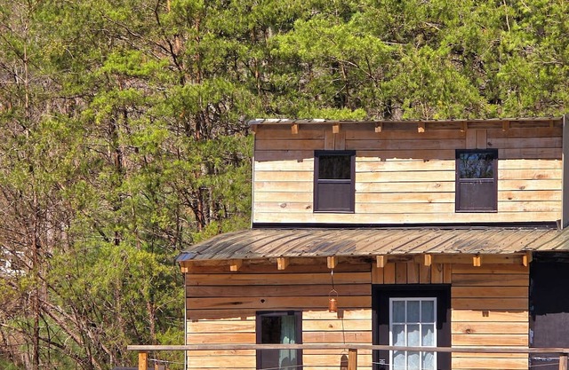Bigfoot Lodge, Off-Grid Cabin in Hartford, TN