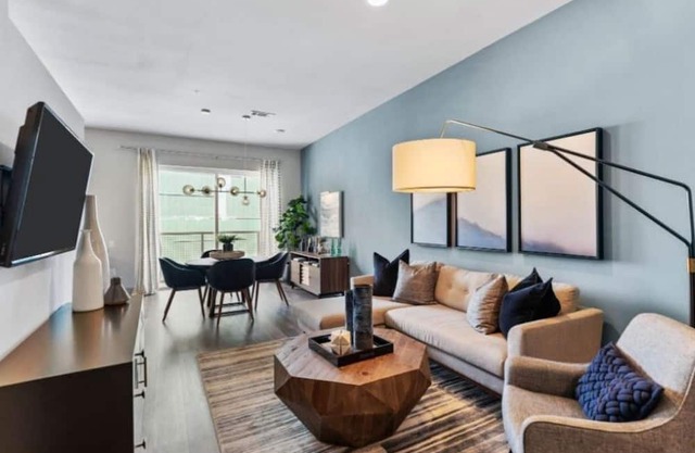 Stylish 1BR at Miro – Rooftop Pool and Fire Pit!