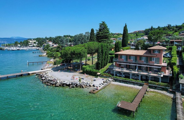 Villa Giovanna with swimming pool and private jetty