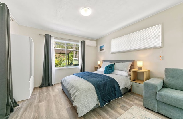 Lake Front Studio Pet Friendly, near The Entrance, Nora Head and Soldiers Beach