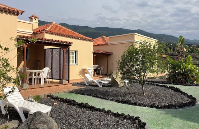 4 terraced bungalow in rural location with sea view