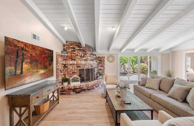 Spacious 6-Bedroom Retreat 、Close to LA Attractions 、BBQ 、Family-Friendly