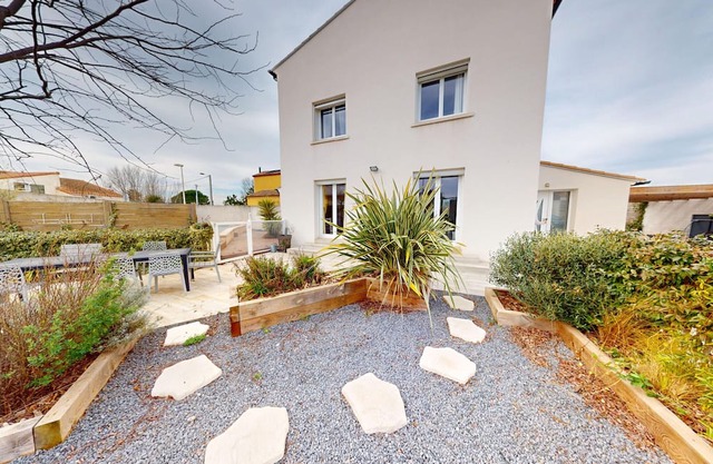 Spacious 5-bedroom villa with garden in Vic-la-Gardiole