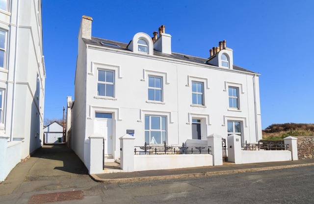 Spaldrick View Cottage - a holiday cottage that sleeps 6 guests in 4 bedrooms
