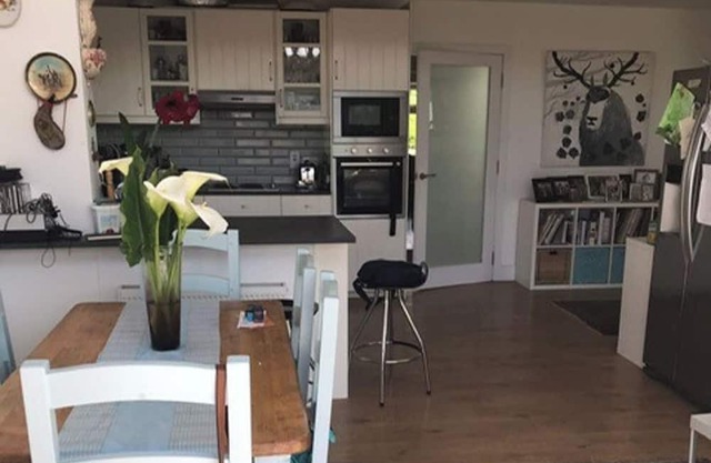Coastal Hideaway - Sleeps 4 & Free Parking
