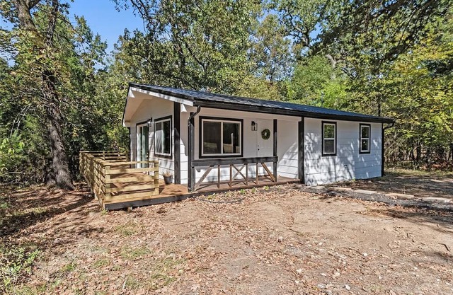 Shackin’ Up at The Lake 2 bed 2 bath