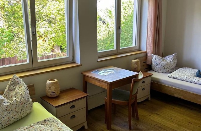 2-bed room Walnut with bathroom "on suite" - Guest and seminar house Mensch und