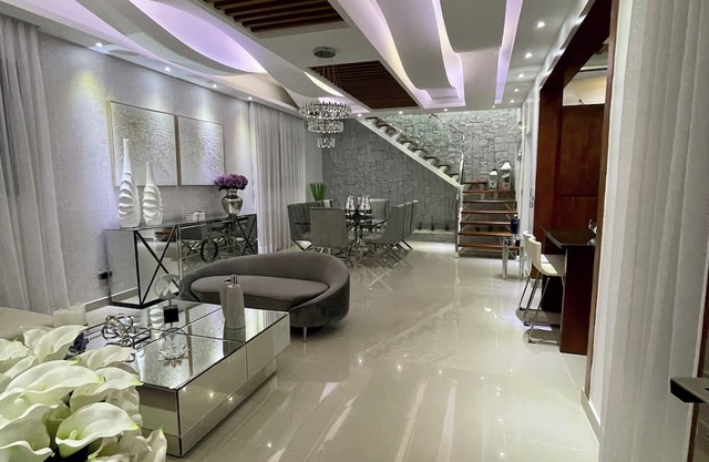 Luxurious Penthouse with Jacuzzi, Wi-Fi, AC, Gated community
