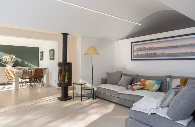 6-bedroom villa with private pool and parking in marvelous Tamariu