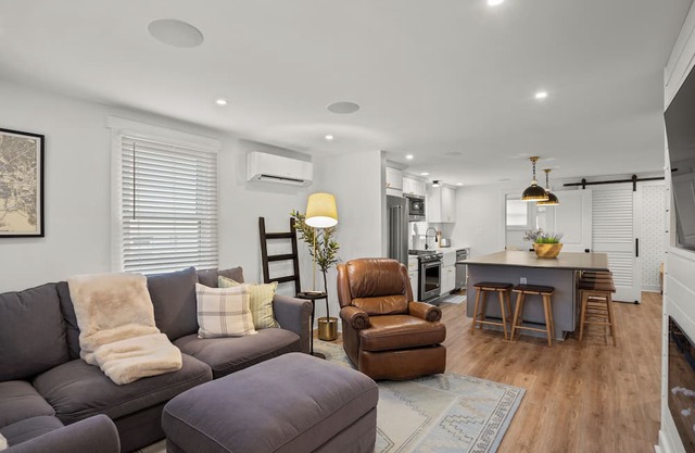 Inviting Escape Bursting w/Elegance & Style