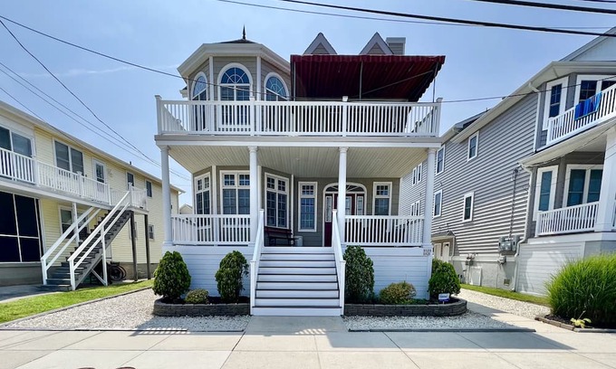 South End Condo | CONVENIENT TO EVERYTHING - 3521/23 HAVEN AVENUE