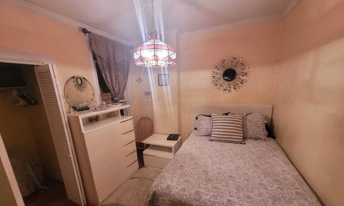 Bloomingdale House | Cozy Bedroom in Bloomindale D.C.