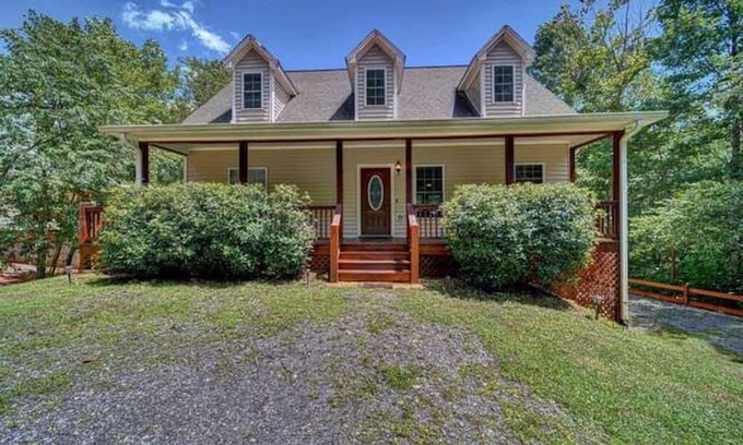 Hiawassee House | Rolling River Retreat!