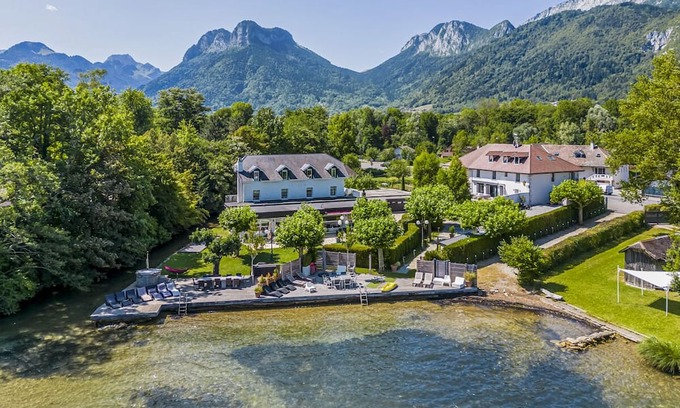 Doussard Villa | Maison Blanchard - Seven Bedroom Villa, Sleeps 16
