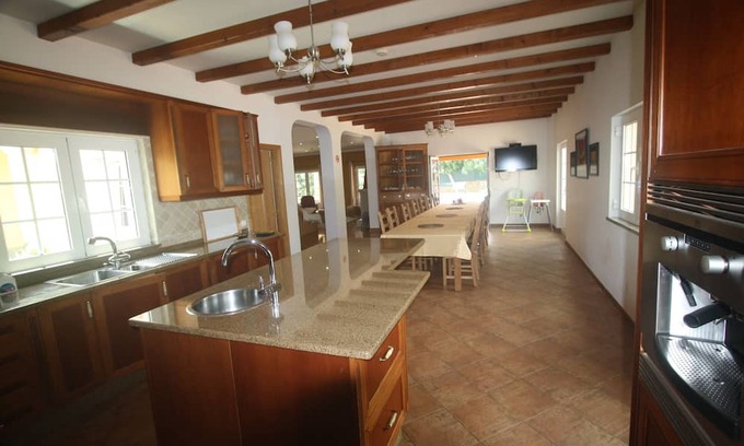 Calicos Villa | Villa Colibri heated pool, jacuzzi,cinema, air cond, games room,wifi,