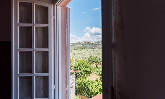 Donoratico Apartment | Apartment nestled in the countryside 5 minutes drive from the Sea