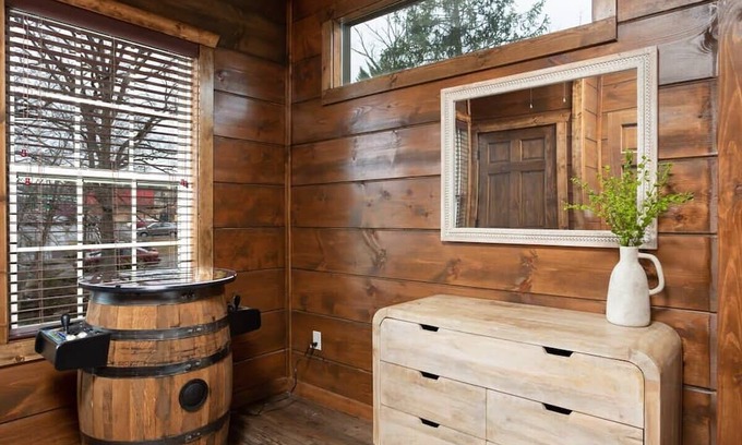 Pigeon Forge Cabin | Walk2DowntownPF/GasFirepit/Waterfront