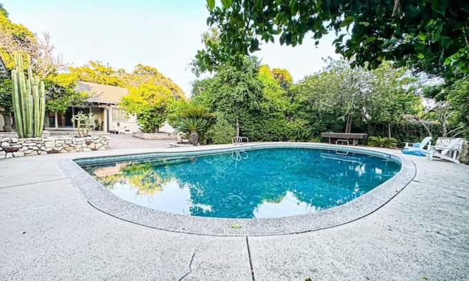 San Fernando House | Gorgeous 6 BR House With Pool - Lou-SF