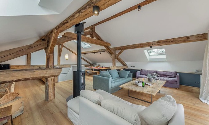 Praranger Ski Chalet | Chalet Mardinian - Four Bedroom Chalet, Sleeps 12