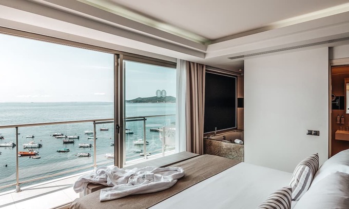 Ibiza Town Resort | All-Inclusive Life Premium Room; Double Whirlpool Tub with Sea View, and Balcony