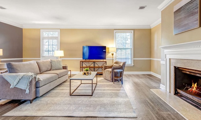Green Hills Apartment | Modern Apartment in Prime Location (ID9248)