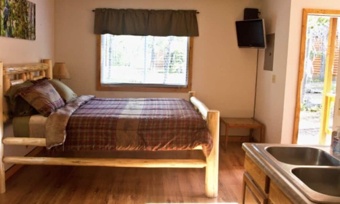 East Glacier Park Cabin | Summit Mountain Lodge and Steakhouse