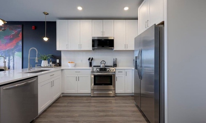 Rolling Mill Hill Condo | Downtown Nash 1mi to Broadway 4 beds Sleeps 6