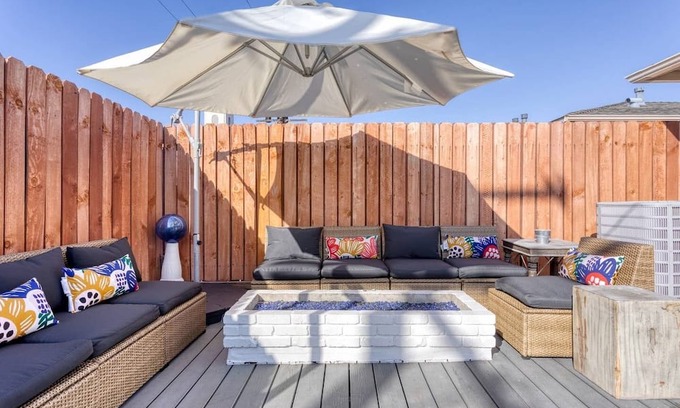 Belmont Shore Apartment | Spacious Beach Retreat
