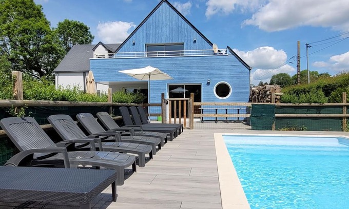 Marcey-les-Greves Cottage | Gite Marcey-les-Grèves, 5 bedrooms, 15 persons