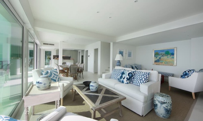 French Riviera House | Monaco Bay View villa with pool, sea views, secure parking for 3 cars, elevator.