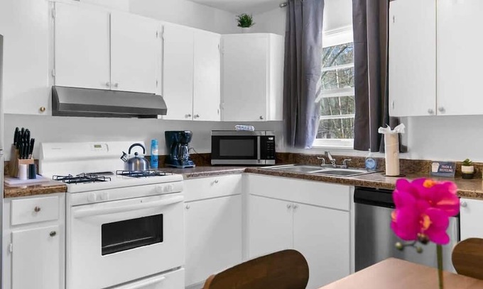 New Castle House | Rose Drive Roost 2