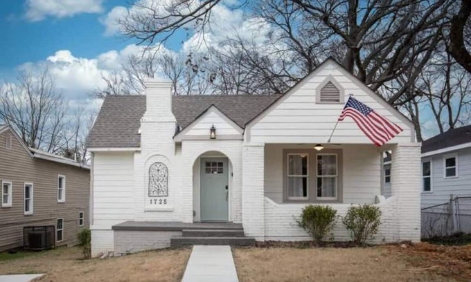 Norwood House | 28th Street Historic at Norwood