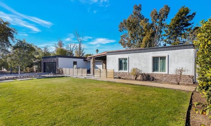 Shalimar House | Huge Golf Course Home-free Heated Pool Theatre Gym