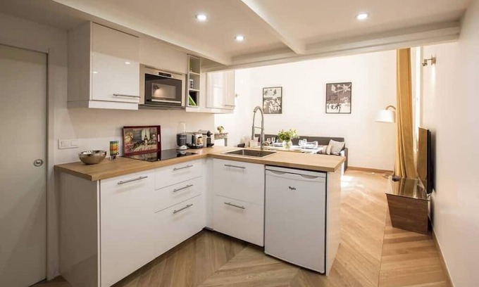 Saint-Gervais Apartment | Le Marais Elegance