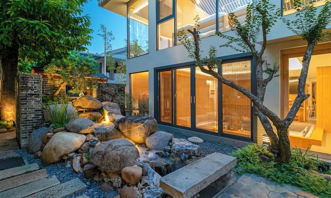 Conghua Bed & Breakfast | Flowing River Hot Spring Resort