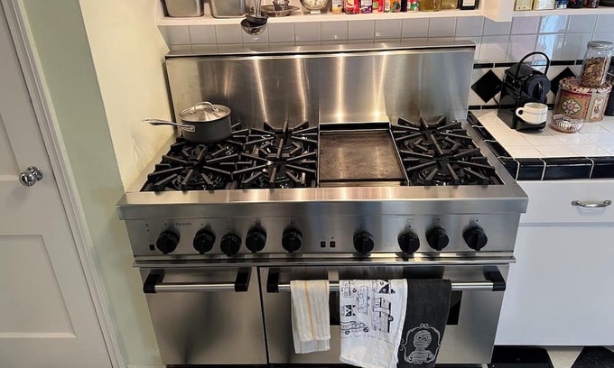 Fort Worth House | 30 day min. Centrally located fully furnished 3-bedroom 1 bath house with WiFi
