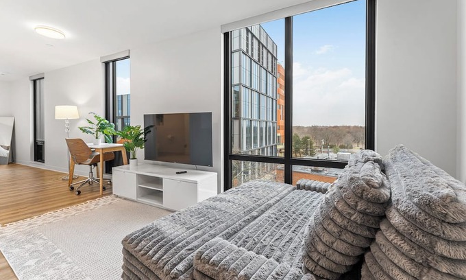 Lower Allston Apartment | Luxury Studio near Harvard 4260