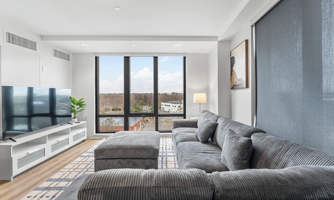Lower Allston Apartment | Luxury 2bd/2ba near Harvard 1094