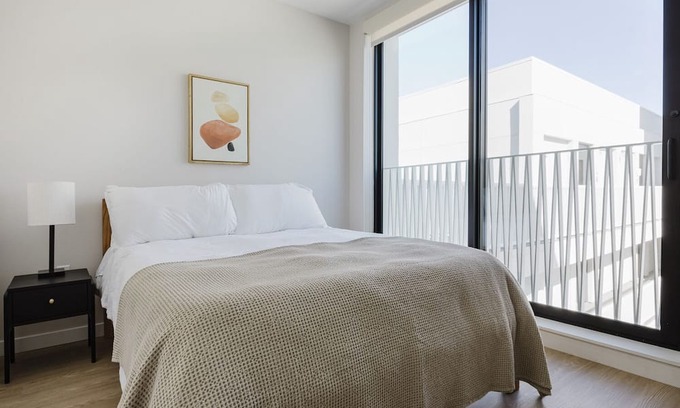 Chinatown Apartment | Blueground | Downtown, elevator, nr The Broad