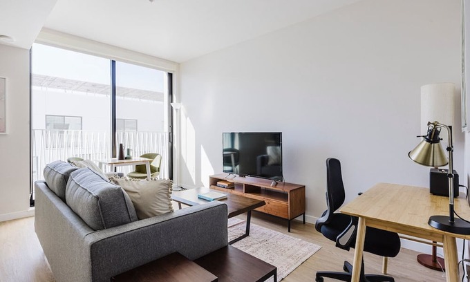 Chinatown Apartment | Blueground | Downtown, elevator, nr parks