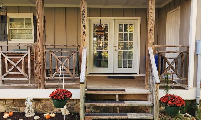 Bristol House | Cottage At Greener Pasture Farm