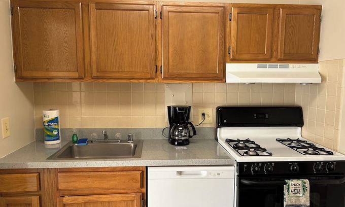 Silver Spring Apartment | Cozy 1-bedroom apartment in Downtown!