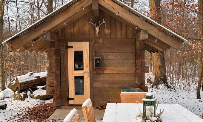 Winona Cabin | Private cabin and spa in the woods! Pet Friendly!