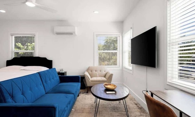 East Sacramento Apartment | SK Living | East Sac | Studio | 2nd Floor