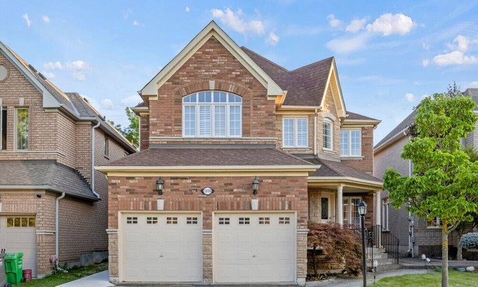 Churchill Meadows Apartment | Beautiful Bassinger - Suite 1