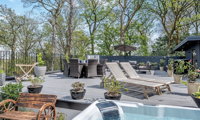 West Kirby Cottage | 8 bedroom accommodation in Caldy, near West Kirby, Wirral
