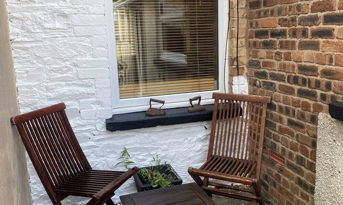 Pentrefelin House | Llandeilo Town house, Wales. 3 bedrooms, 6 guests. Families and Work groups