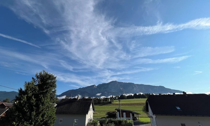 Hohenthurn House | Fair-priced and compact rooms overlooking Dobratsch (10 mins to Dreiländereck)