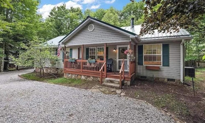 Charter Hills House | Scenic Solitude Adjustment